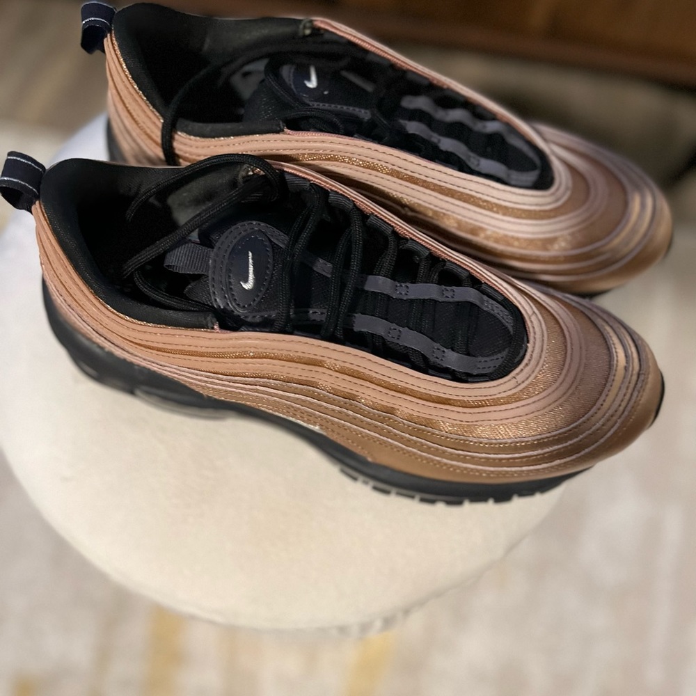 Nike Air 70 rose gold